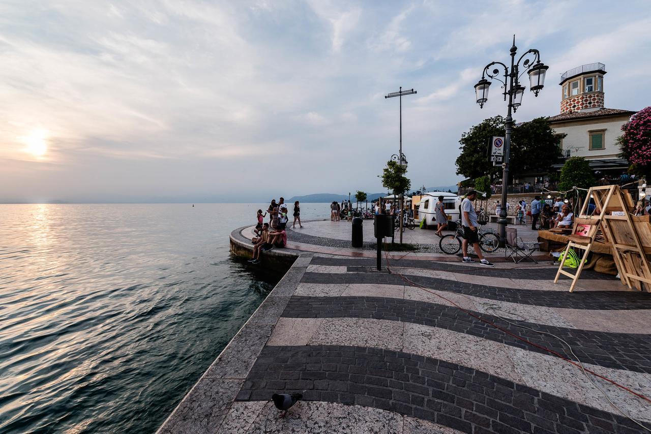 Lazise Boutique Apartment Lago E Relax Eksteriør billede